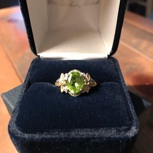 The Danbury Mint original peridot & diamond ring
